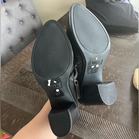 MIA black zipper heel booties size 10 - Picture 2 of 5
